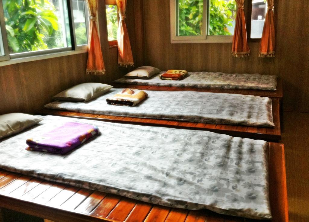 Nr Homestay Amphawa Habitación foto