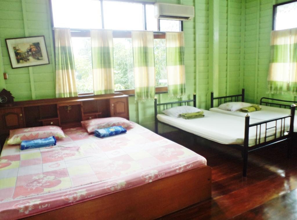 Nr Homestay Amphawa Habitación foto