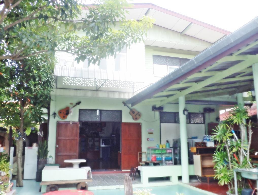 Nr Homestay Amphawa Habitación foto